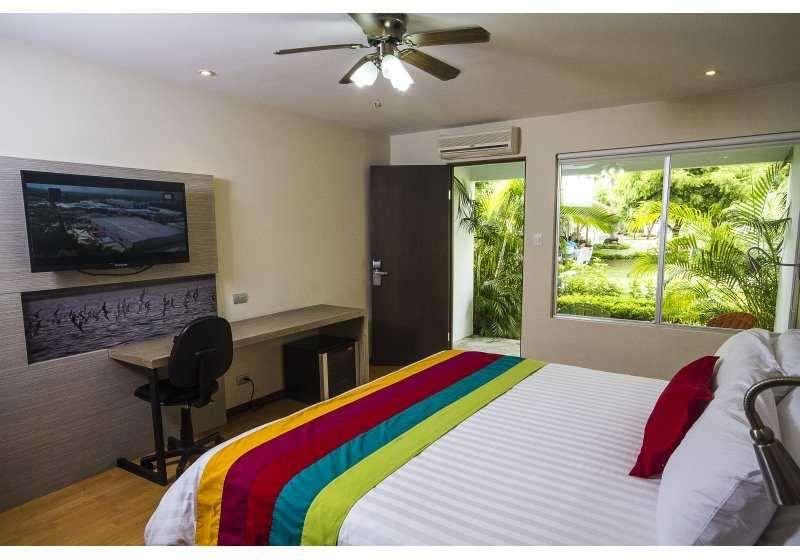 Puerto Azul Hotel Y Club Nautico Chacarita Съоръжения снимка